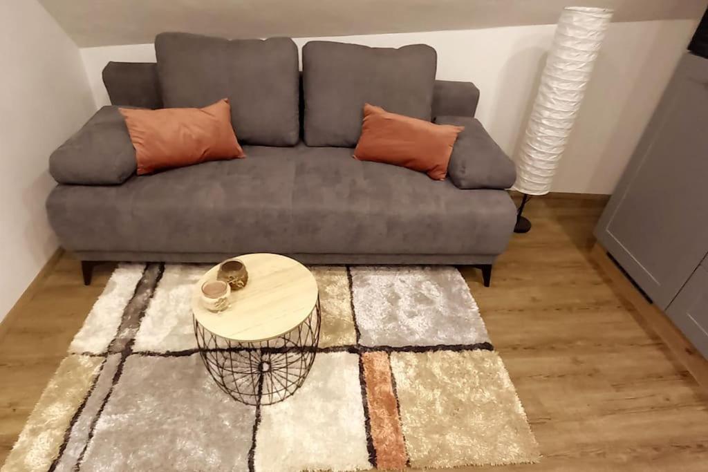 Kleine, Gemuetliche Dachgeschosswohnung Laudenbach  Buitenkant foto