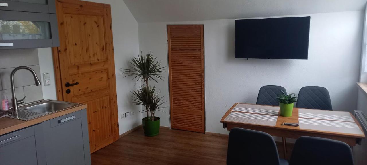 Kleine, Gemuetliche Dachgeschosswohnung Laudenbach  Buitenkant foto