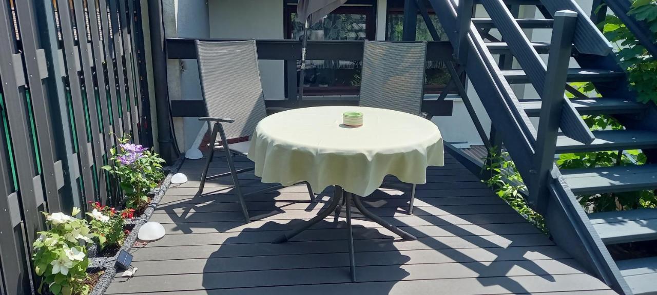 Kleine, Gemuetliche Dachgeschosswohnung Laudenbach  Buitenkant foto